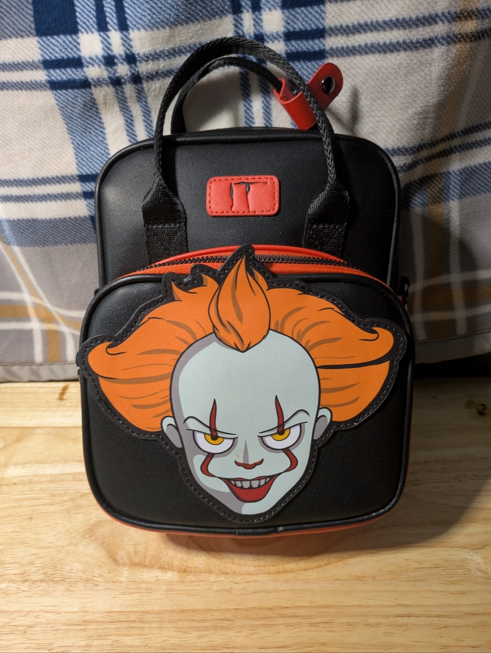 NWT Buckle-Down IT Pennywise Smiling Face Applique Crossbody Bag